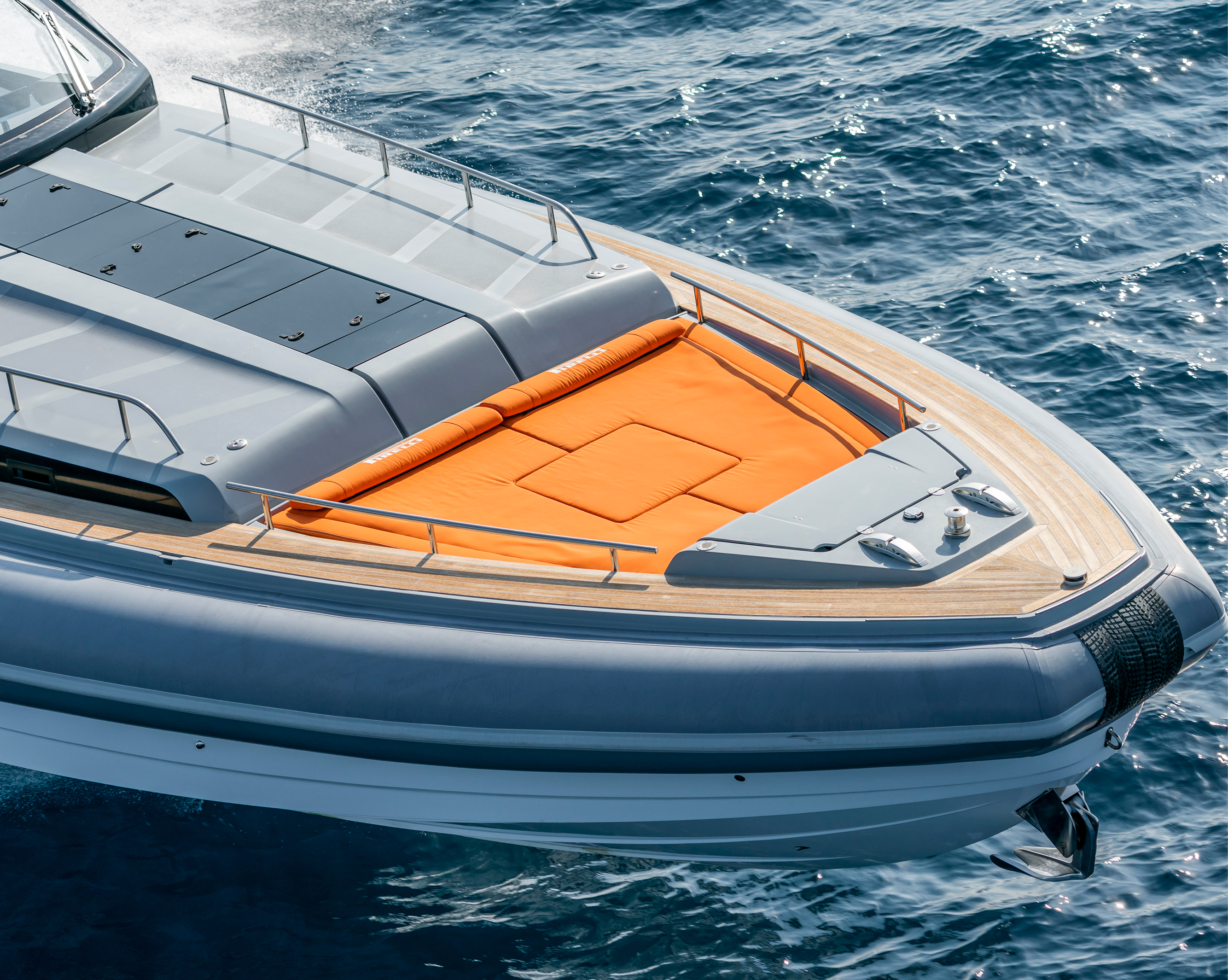 Gallery_20Years_Pirelli_Speedboats_2000x1596px14
