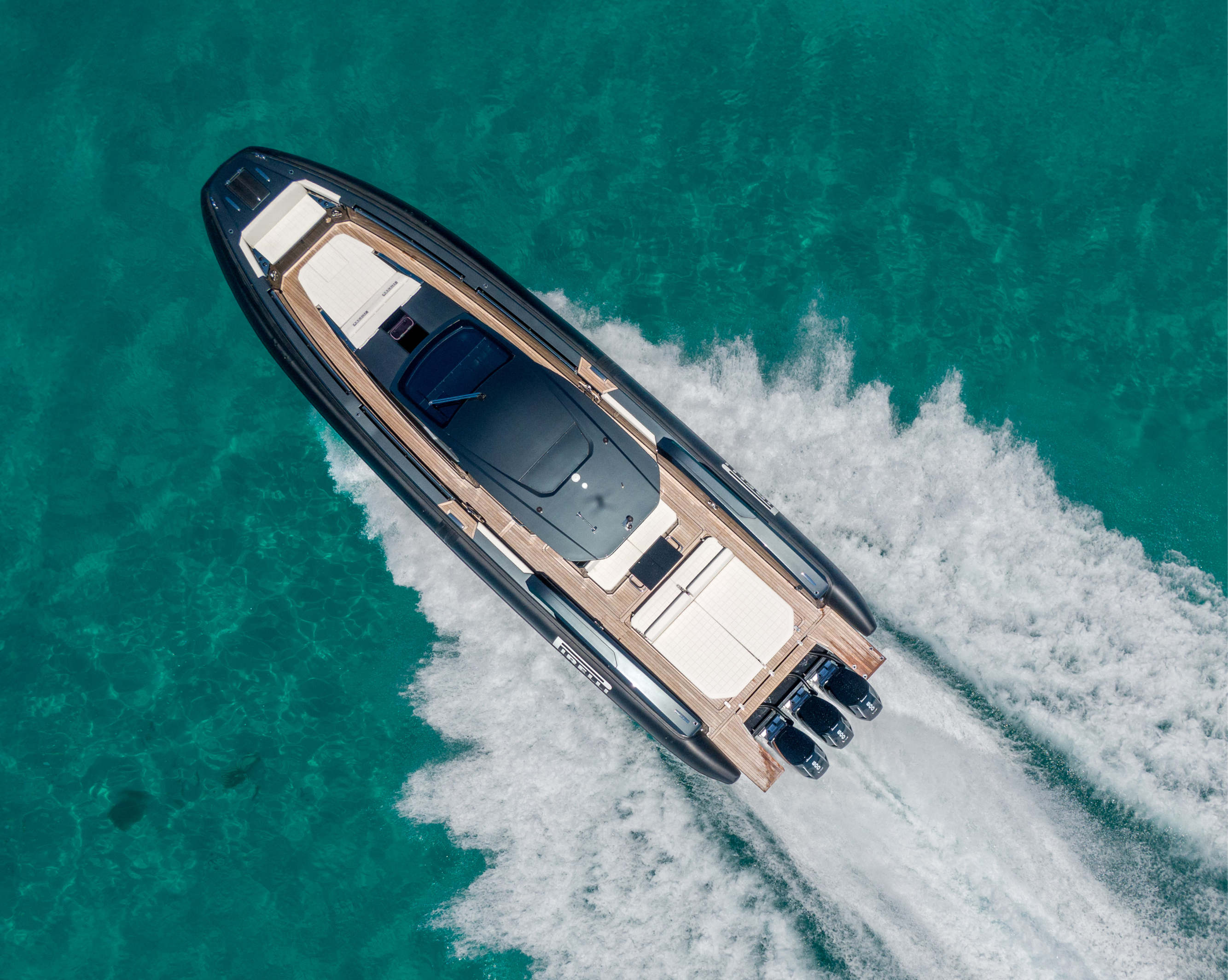 Gallery_20Years_Pirelli_Speedboats_2000x1596px30