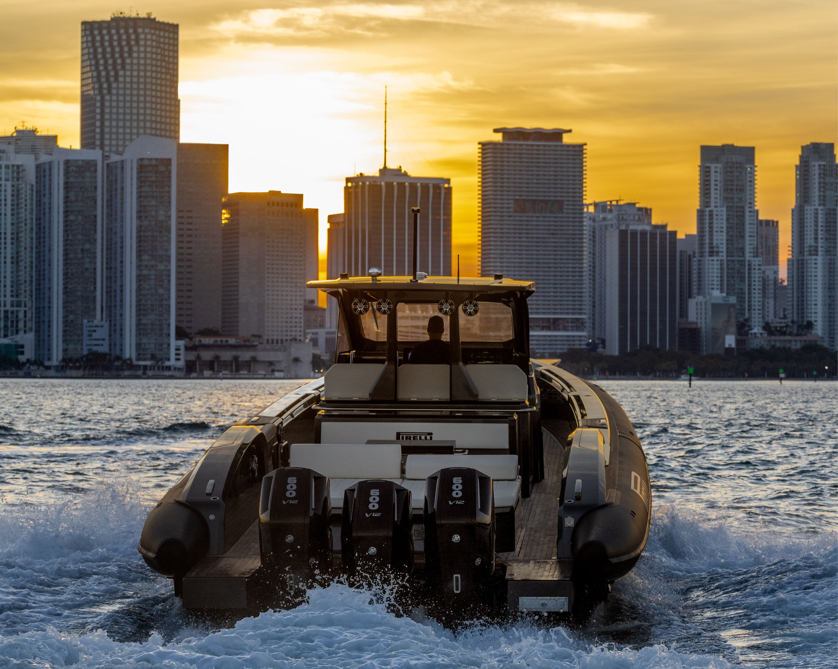 Gallery_20Years_Pirelli_Speedboats_2000x1596px31