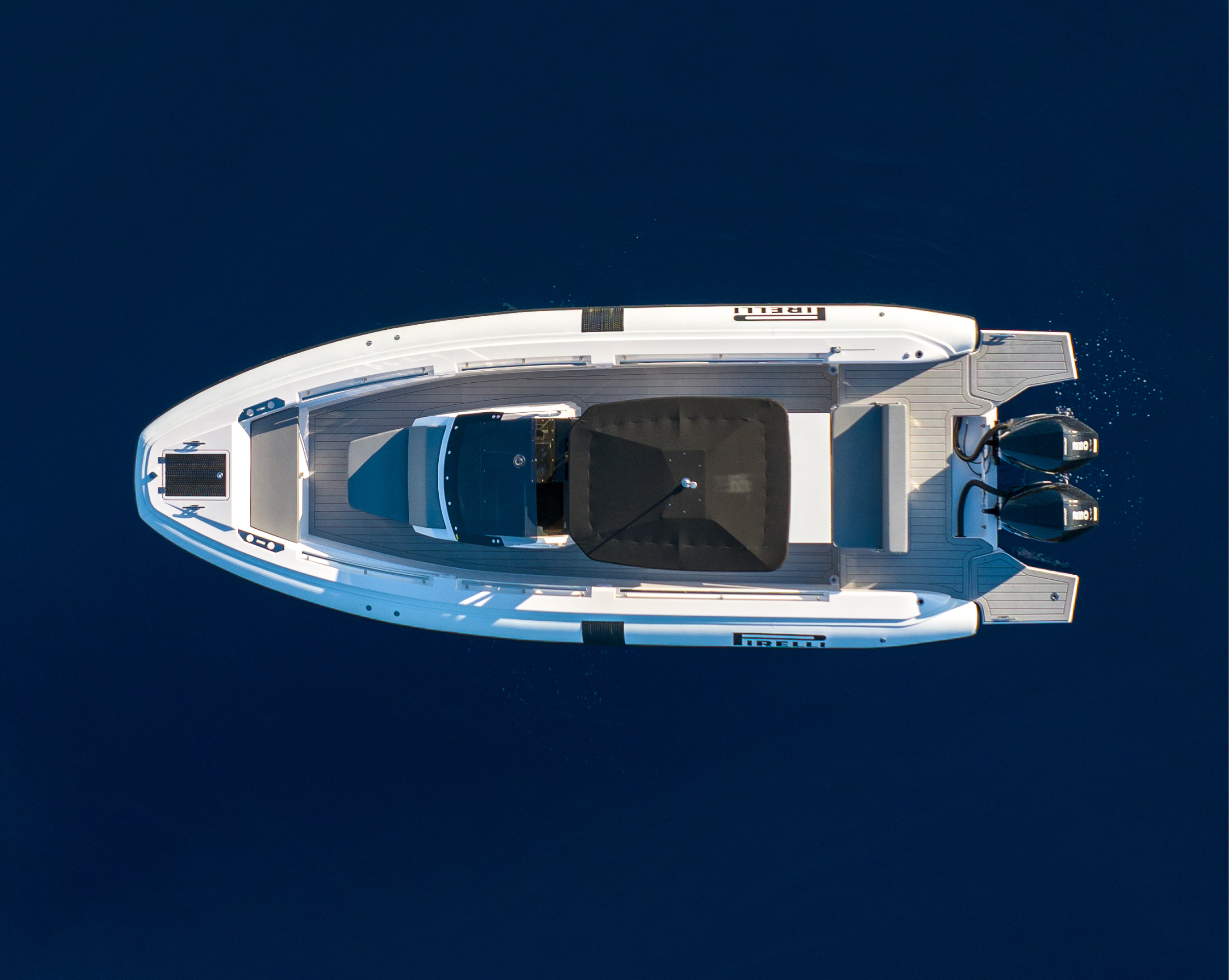 Gallery_20Years_Pirelli_Speedboats_2000x1596px38
